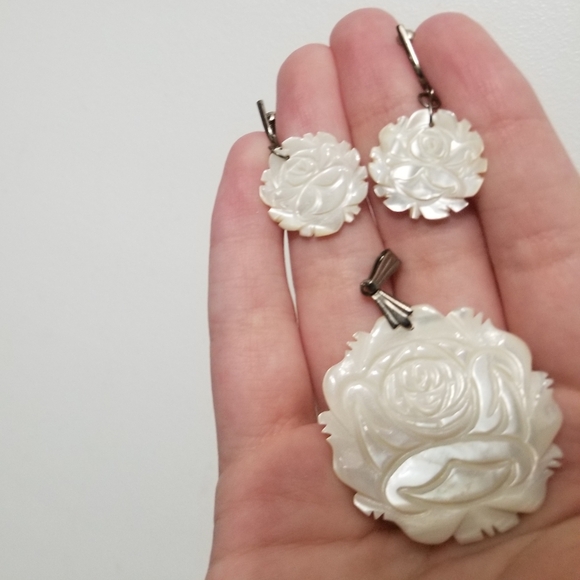 Beauties: vtg mother of pearl earrings & pendant, VGUC - Picture 4 of 11